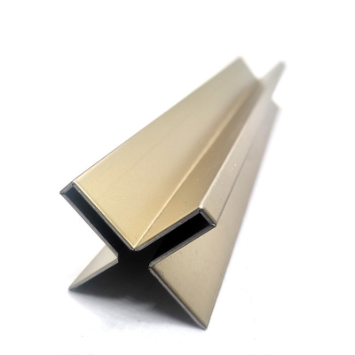 Η περιποίηση καναλιών κεραμιδιών ανοξείδωτου μορφής PVD Χ αυξήθηκε χρυσό μαύρο βουρτσισμένο ασήμι Hairline 1,0 0.8mm για το ντεκόρ